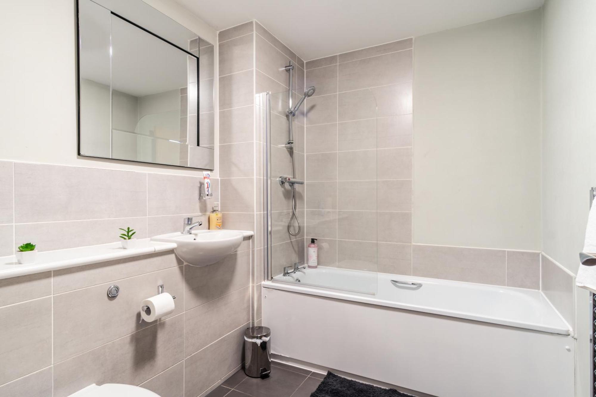 Prime Location 1 Bed Penthouse Apartment Manchester Exterior photo